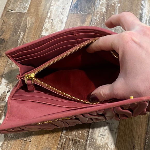 Miu Miu Quilted Matelassé Leather Wallet in Pink with Gold Logo - Picture 6 of 14